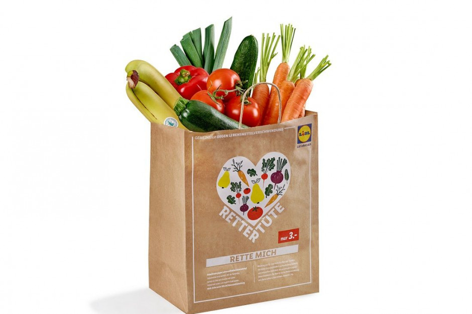 "Ratunkowe torby" Lidla w cenie 3 euro. To pomysł na sprzedaż nieidealnych owoców i warzyw