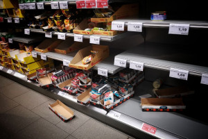 Puste półki przez negocjacje między belgisjkimi supermarketami a dostawcami towarów