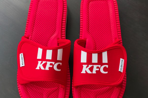 Kampania reklamowa KFC - do wygrania klapki Kubota..., fot. mat. prasowe