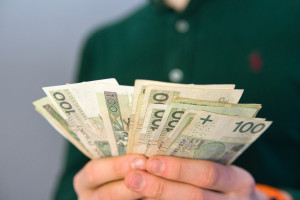 Średnie wynagrodzenie w lipcu wzrosło do prawie 7 tys. zł