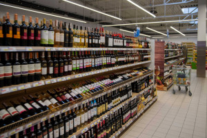 Szczegółowe etykiety na butelkach z alkoholem pomogą konsumentom w podejmowaniu świadomych decyzji