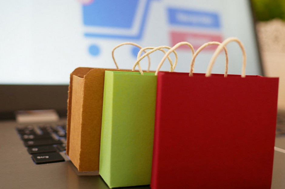 Rozwojowi e-commerce sprzyjają duża digitalizacja społeczeństwa oraz powszechność płatności mobilnych, fot. Shutterstock Raport: 75 proc. Polaków zamawia produkty online co najmniej raz w miesiącu