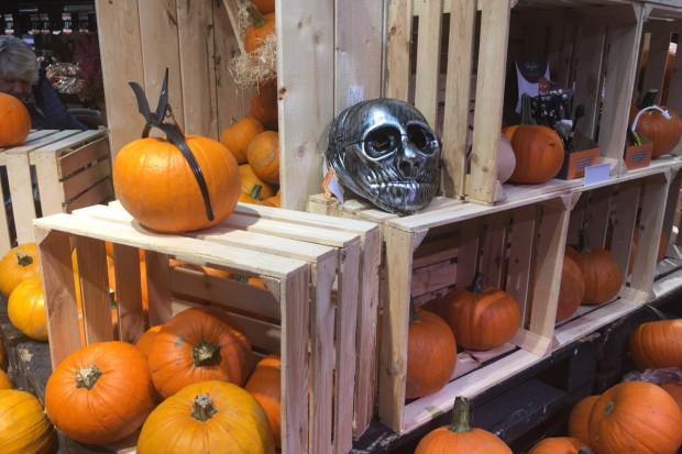 Strefa Halloween w Carrefourze, fot. dlahandlu.pl