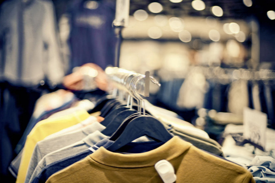 Polacy ograniczą kupowanie ubrań