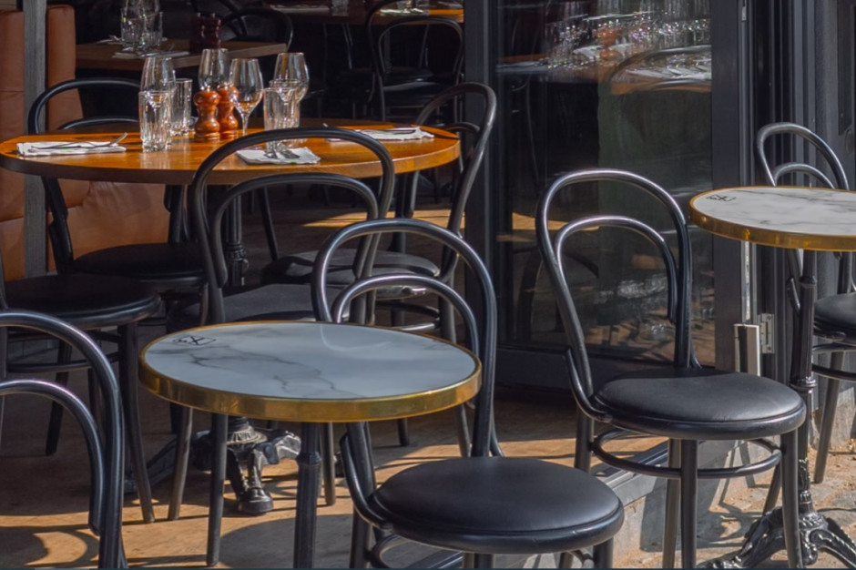 Klienci kawiarni w Antwerpii muszą płacić za korzystanie z grzejników na tarasie