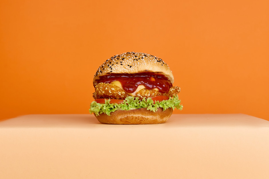 Blowek wchodzi z burgerami do popularnej sieci restauracji