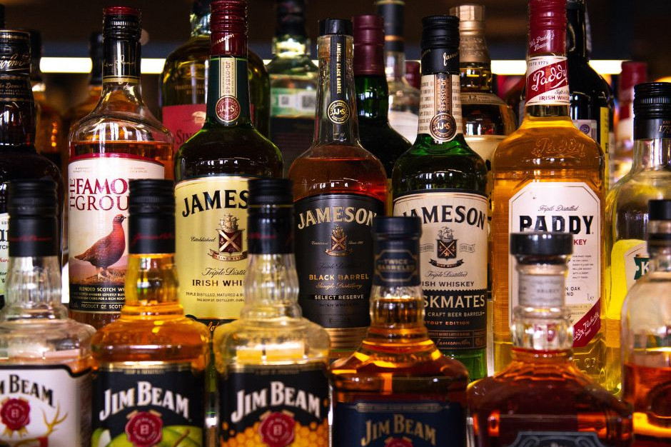 Zakaz sprzedaży alkoholu po 22. Gdzie obowiązuje nocna prohibicja?