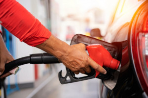Sejm: sprzedaż paliw zwolniona od podatku od sprzedaży detalicznej do 30 czerwca 2023