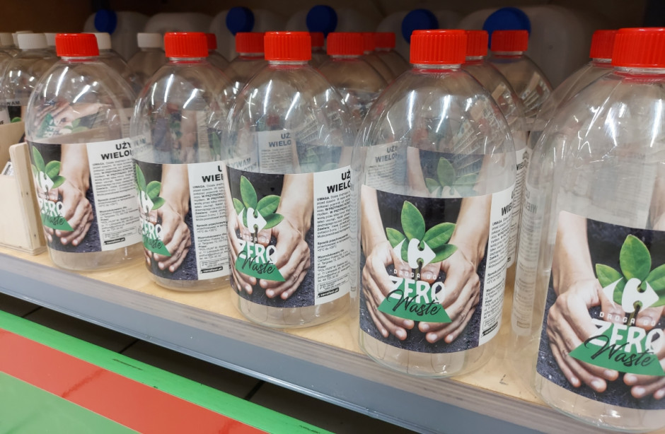 Carrefour Polska planuje rozwijać projekt stacji reflillujących w sklepach (fot. mat. pras.)