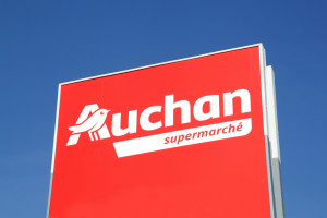 Choinki charytatywne od Auchan. Co to za akcja?