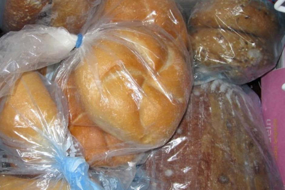 Mrożenie chleba coraz popularniejsze. Czy to symbol ubożenia społeczeństwa?