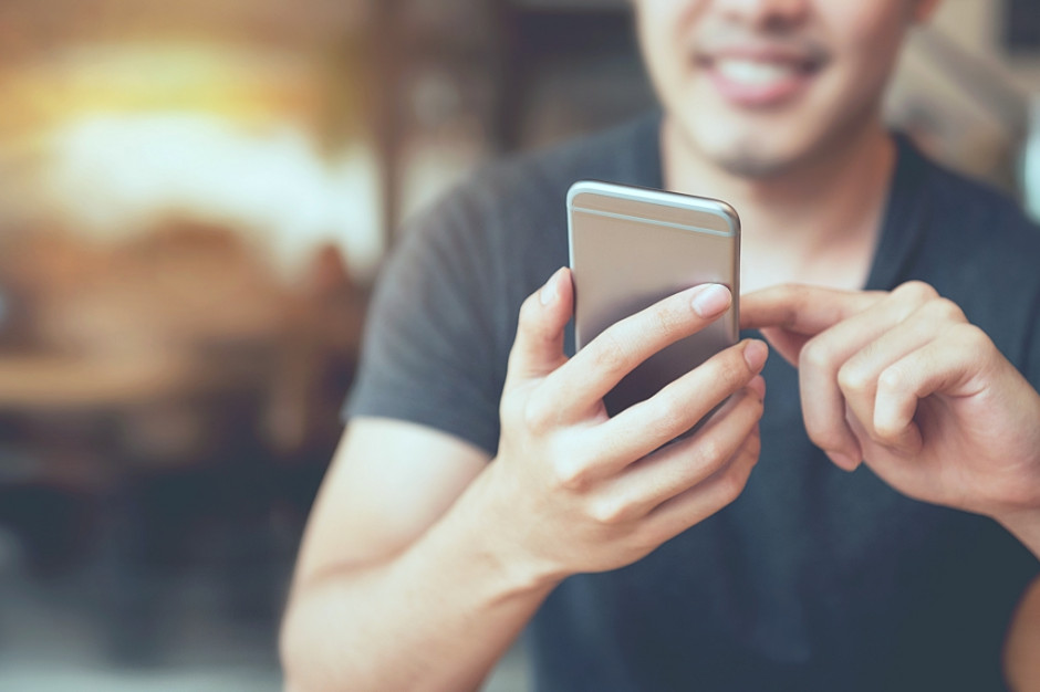 Kolejne obniżki cen startują od 29 grudnia. W Planach Firmowych urządzenia tańsze nawet do 40% (fot. Shutterstock) Orange rozpoczyna wyprzedaże