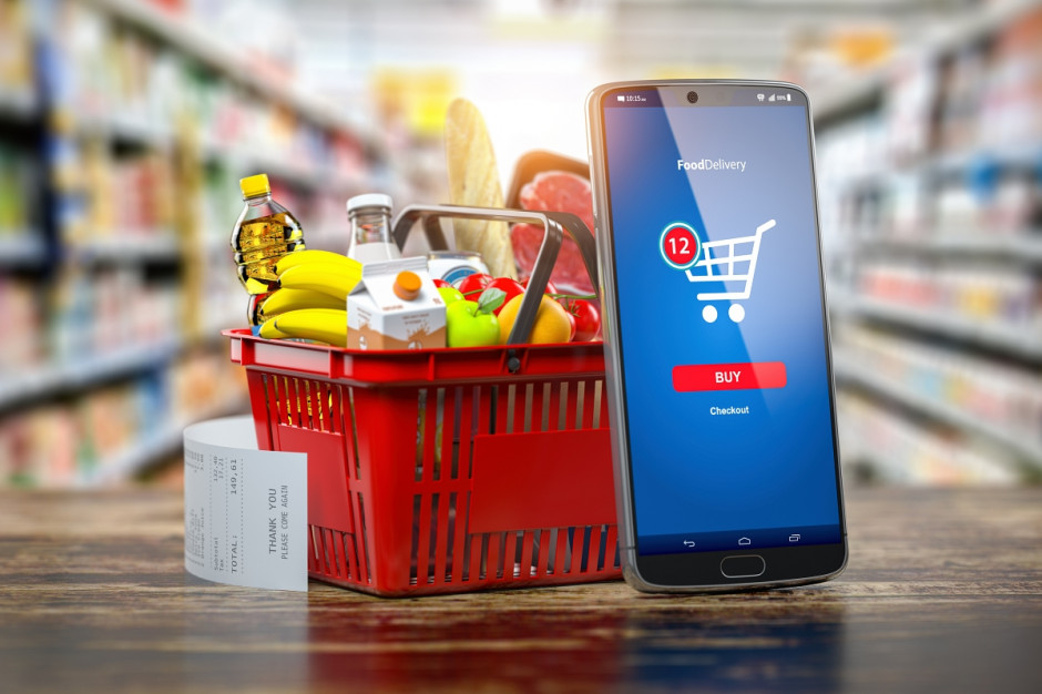 Klienci „zaciskając pasa” zwracają szczególną uwagę na koszty dostawy i możliwości darmowych zwrotów (fot. Shutterstock) Polski e-commerce złapał zadyszkę. Są dwie przyczyny