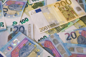 Polacy uważają, że wprowadzenie euro przyniosłoby wyższe ceny