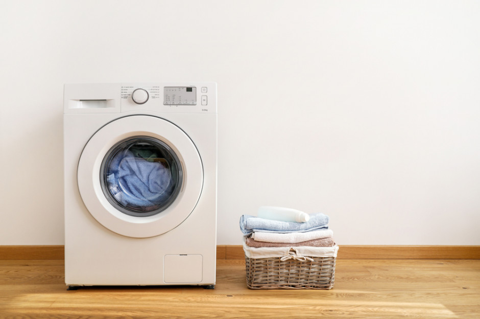 Polacy rezygnują z zakupów pralek i lodówek, fot. shutterstock Polacy kupują coraz mniej lodówek. Dlaczego?