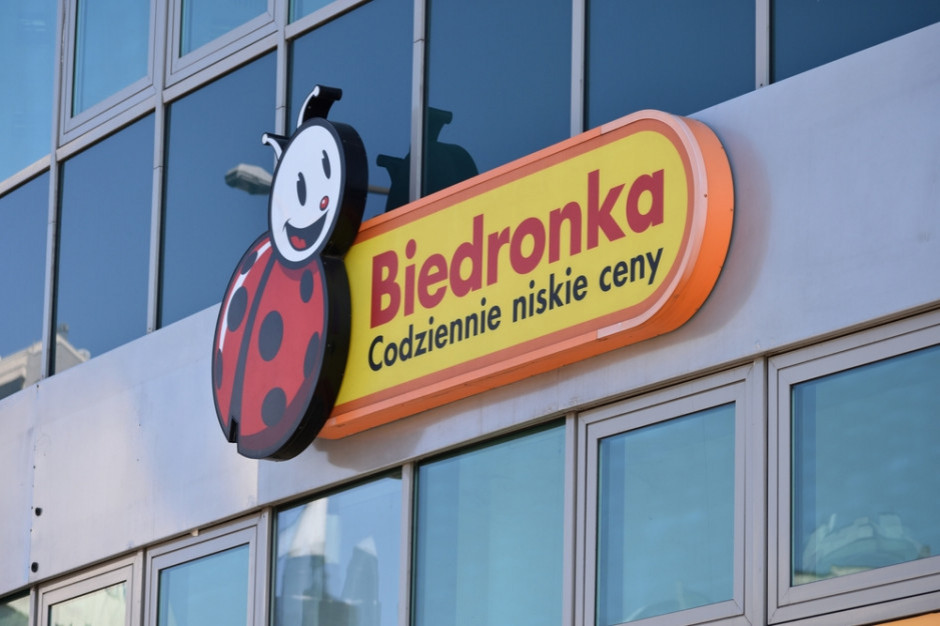 Radosław Sikorski przyznaje, że robi zakupy w Biedronce, fot. Shuttertock Spór polityków z Biedronką w tle. Kto robi tam zakupy?
