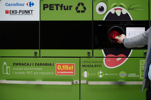 Automaty PETfur w sklepach Carrefour, fot. Carrefour