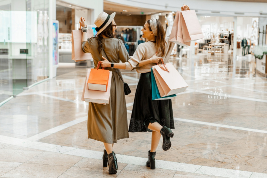 W trudnych okresach będzie królować szczerość, optymizm i humor, fot. Shutterstock Pomimo kryzysów marki nadal muszą bić w marketingowy bęben