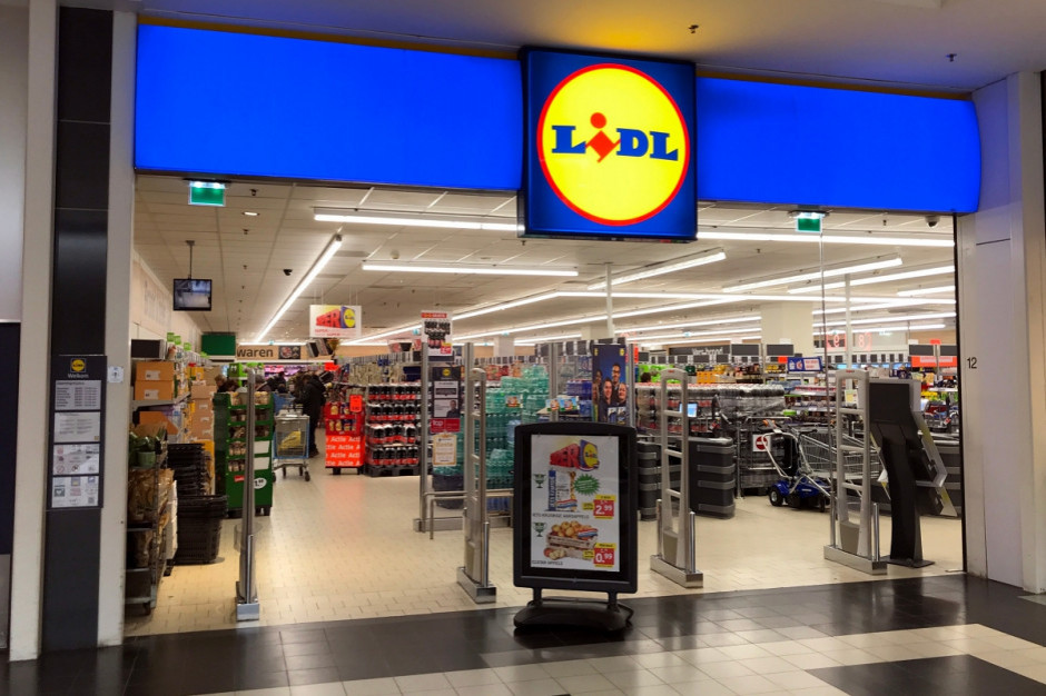 W trudnych czasch klienci w Wielkiej Brytanii wybierają Lidla zamiast droższych supermarketów, fot. Shutterstock Klienci przenoszą się do Lidla, tracą supermarkety premium