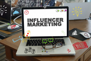 Jak influencerzy powinni oznaczać reklamowe treści?