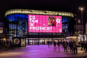 Galerie Posnania i Avenida z wielkoformatowymi nośnikami Digital OOH (zdjęcia)