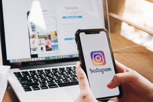 Instagram od marca wstrzymuje 