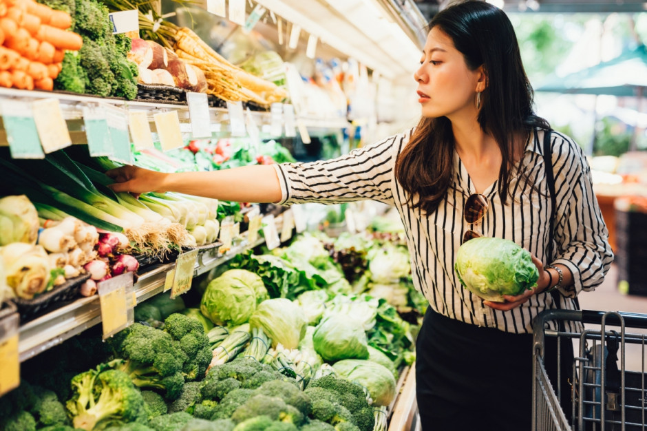 "Zagadkowy" wzrost cen owoców i warzyw w supermarketach mimo niższych cen u producentów