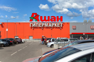 Auchan otwiera nowe sklepy w Rosji? Sieć zaprzecza: To jedynie rebranding