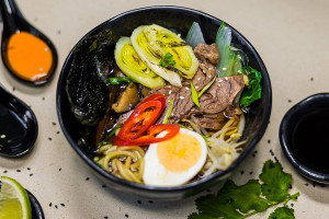 KOKU Sushi chce przyciągnąć więcej gości, poszerzy ofertę o popularną potrawę
