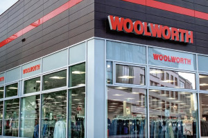 W kwietniu Woolworth otwiera pierwszy sklep w Polsce