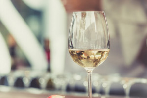 Naukowiec: Alkohol jest tuczący. Butelka wina to 500 kalorii
