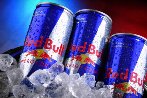 Przeszukania w lokalach Red Bull. Komisja Europejska podejrzewa kartel