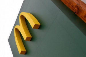 Oddział sieci McDonald’s w Korei Południowej został ukarany grzywną w wysokości 696 mln wonów, fot. Shutterstock