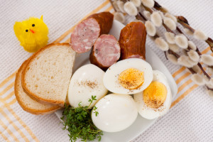 Śniadanie wielkanocne droższe o 1/3, mazurki 45 proc. w górę