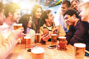 Branża alkoholowa wysycha. Jak marki alkoholi mogą oczarować trzeźwe pokolenie Z?