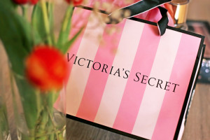 Victoria's Secret: Spadek sprzedaży z powodu wyższych rabatów