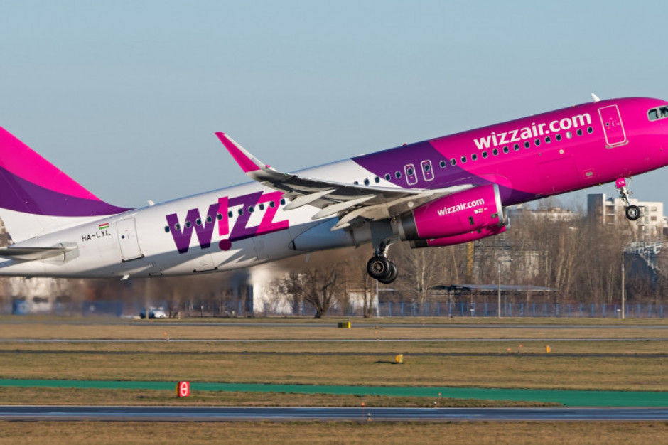 WizzAir, shutterstock Infolinia w WizzAir za droga? UOKiK to sprawdza