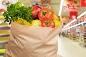 Ekonomiści PKO BP: ceny żywności głównym źródłem spadku inflacji w lipcu
