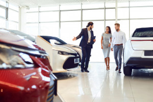 W branży automotive poprzedni rok upłynął pod znakiem wzrostów sprzedaży (fot. Shutterstock)