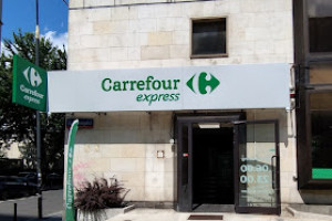 Carrefour Express ze sklepem franczyzowym w śródmiejskiej lokalizacji