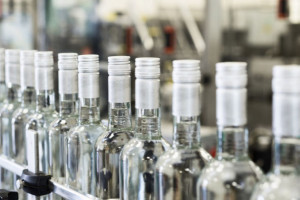Znana aktorka Magdalena C. oskarżona o nielegalną reklamę alkoholu. Kara nawet do pół mln zł
