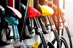 Ceny paliw są niższe niż przed rokiem, fot. Shutterstock