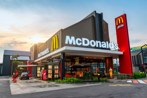 Klienci znów chętniej odwiedzają fast-foody, fot. Shutterstock