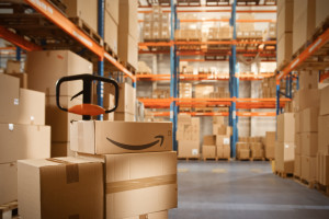 Co druga przesyłka Amazon dostarczana jest bez pudełka; fot. shutterstock