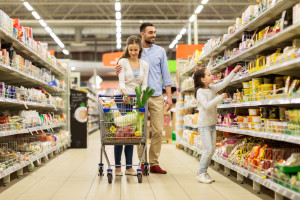 W którym hipermarkecie najmniej zapłacimy za zakupy?, fot. Shutterstock/Ground Picture