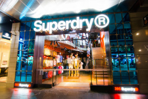 Superdry walczy o przetrwanie, fot. Shutterstock/ArliftAtoz2205