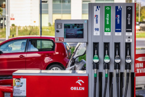 Na koniec 2023 r. Orlen miał blisko 2 tys. stacji paliw w Polsce; fot. shutterstock