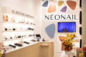 Nowy koncept salonów sprzedaży NEONAIL; fot. mat. prasowe