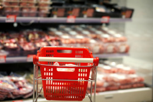 Konsumpcja mięsa w Polsce przekłada się na emisję 1,1 tony CO2 na mieszkańca; fot. shutterstock