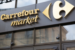 Brytyjczycy kupują 17 sklepów Carrefour